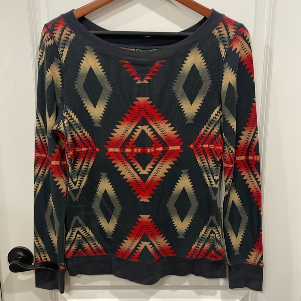 Chaps women’s Medium long sleeve blue,red, gray Aztec print